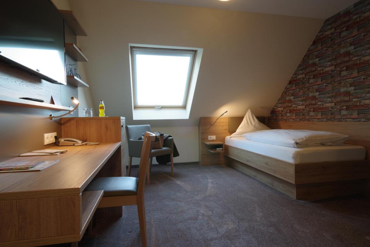 Land-Gut-Hotel Raeuber Lippoldskrug Alfeld  Bagian luar foto