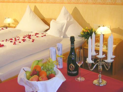 Land-Gut-Hotel Raeuber Lippoldskrug Alfeld  Bagian luar foto