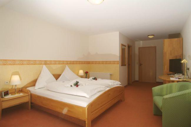 Land-Gut-Hotel Raeuber Lippoldskrug Alfeld  Bagian luar foto